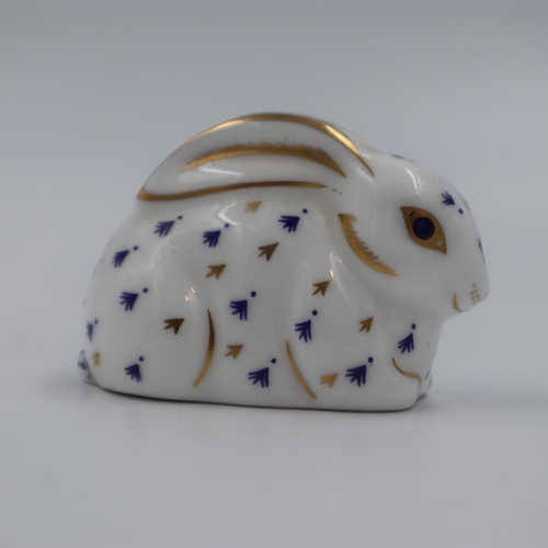 221 - Royal Crown Derby rabbit paperweight, silver stopper, no cracks or chips, L: 70 mm. UK P&P Group 1 (... 