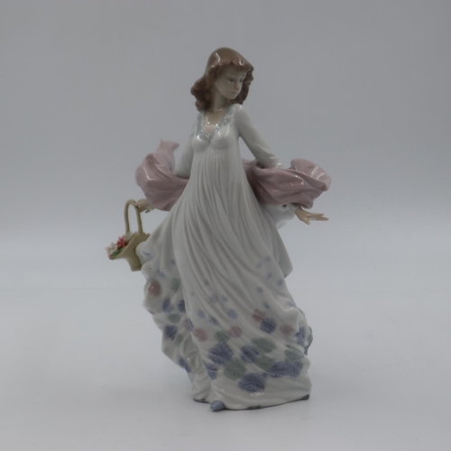 222 - Large Lladro figurine, Spring Splendour, H: 30 cm. No visible damages. UK P&P Group 3 (£30+VAT for t... 