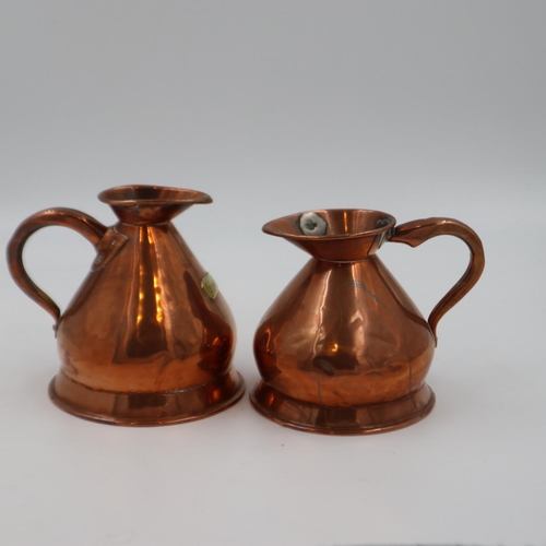 262 - Two 18th/19th century copper measures, each H: 16 cm. UK P&P Group 2 (£20+VAT for the first lot and ... 