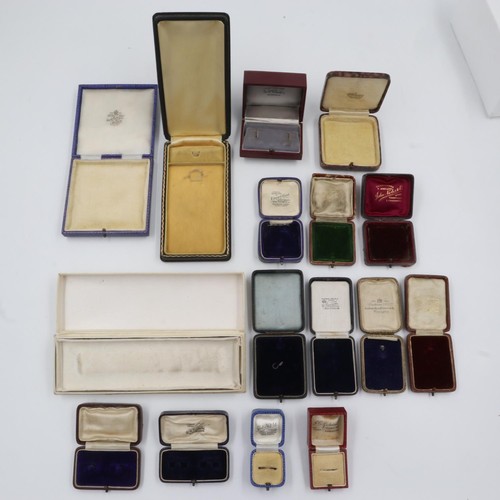 62 - Collection of mixed sized antique and vintage jewellery boxes. UK P&P Group 1 (£16+VAT for the first... 