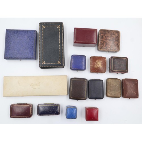 62 - Collection of mixed sized antique and vintage jewellery boxes. UK P&P Group 1 (£16+VAT for the first... 