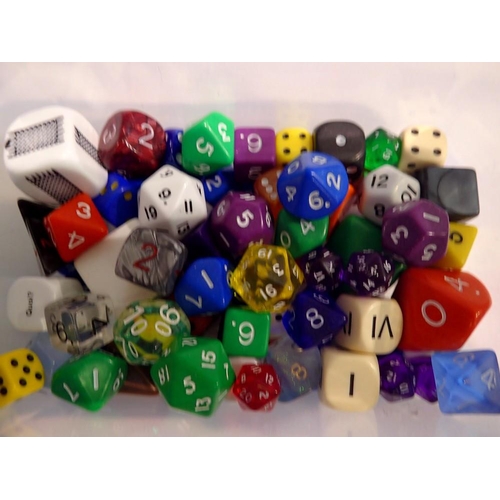 1056 - Mixed collection of RPG gaming dice - Dungeons & Dragons etc. from D4 to D20. UK P&P Group 1 (£16+VA... 