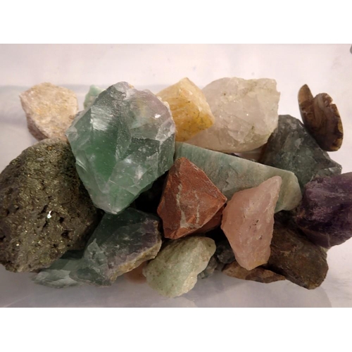 1068 - 1 Kg of mined minerals and rocks to include some fossils. UK P&P Group 1 (£16+VAT for the first lot ... 