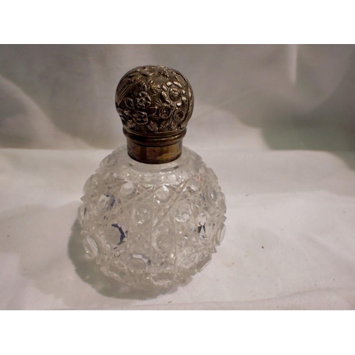 1078 - Silver topped hobnail-cut glass perfume bottle, a/f. UK P&P Group 1 (£16+VAT for the first lot and £... 