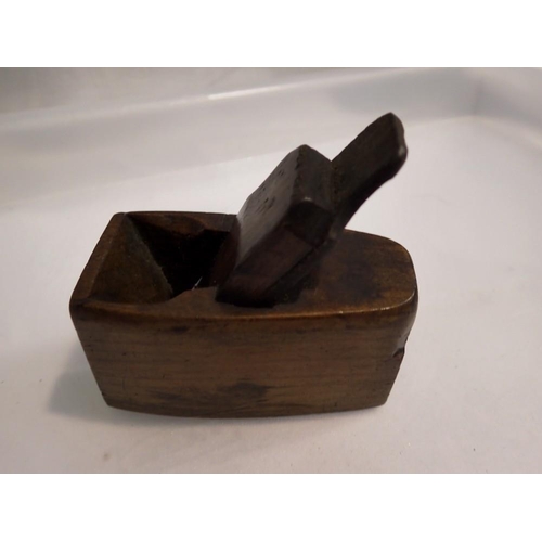 1081 - Miniature wooden plane, L: 70 mm. UK P&P Group 1 (£16+VAT for the first lot and £2+VAT for subsequen... 