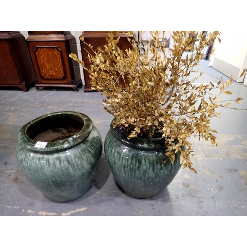 1810H - Pair of modern large green glazed planters, each H: 33 cm. Not available for in-house P&P