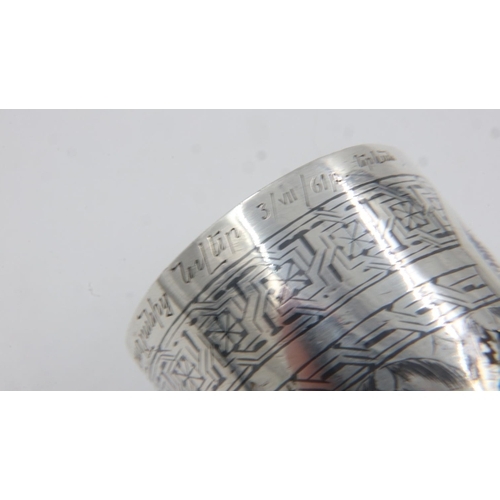 85 - Russian silver mounted horn, bearing inscription, L: 27 cm. UK P&P Group 3 (£30+VAT for the first lo... 