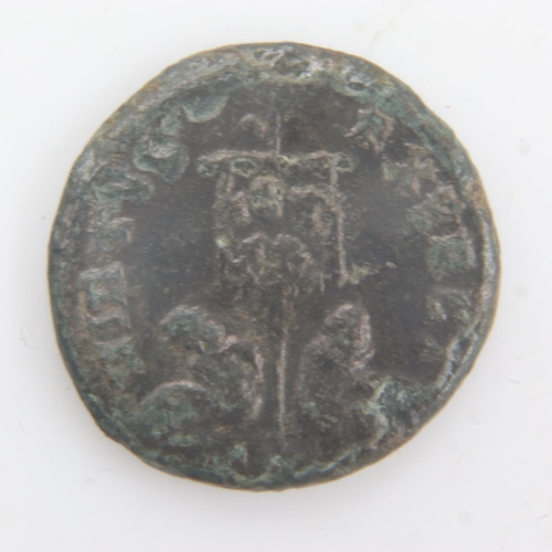 2085 - 317AD - Emperor Crispus with 2 captured slaves under Roman banner - VF. UK P&P Group 0 (£6+VAT for t... 