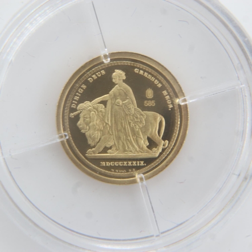 2151 - 14ct gold Una & The Lion replica commemorative, with CoA, 0.5g. UK P&P Group 0 (£6+VAT for the first... 