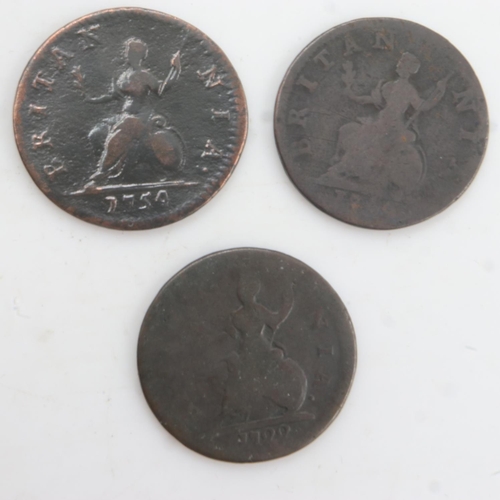 2209 - Three early Georgian copper Farthings - circulated. UK P&P Group 0 (£6+VAT for the first lot and £1+... 