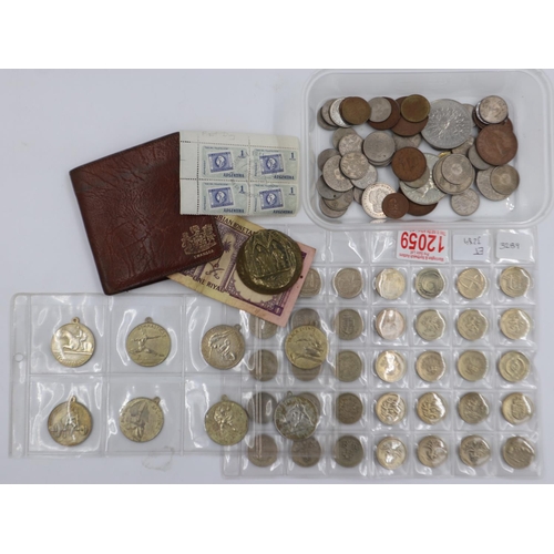 2305 - Tub of mixed coinage and thirty five £1 coins to include 1.0.M. UK P&P Group 2 (£20+VAT for the firs... 