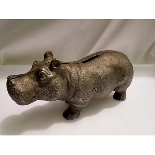 1043 - Cast iron hippo money box, L: 20 cm. UK P&P Group 1 (£16+VAT for the first lot and £2+VAT for subseq... 