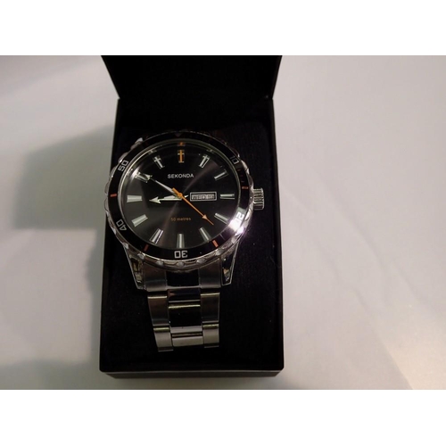 1100 - Modern day/date Sekonda wristwatch on a stainless steel bracelet. UK P&P Group 1 (£16+VAT for the fi... 