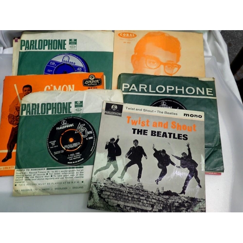 1110 - Fourteen singles, including The Beatles. UK P&P Group 1 (£16+VAT for the first lot and £2+VAT for su... 