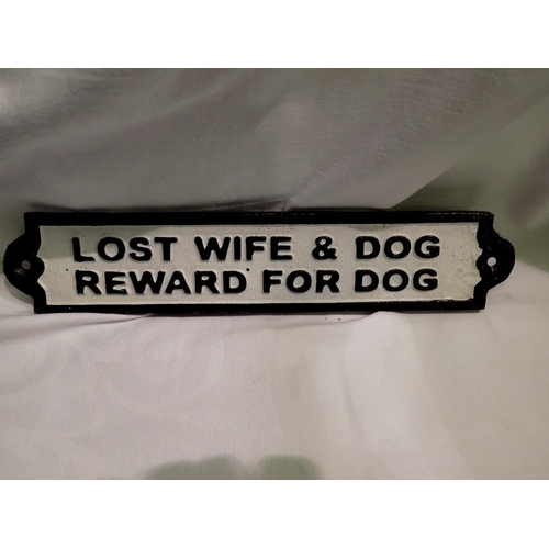 1112 - Cast iron lost wife & dog, reward for dog sign. L: 22 cm. UK P&P Group 1 (£16+VAT for the first lot ... 