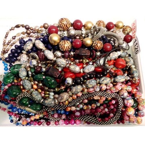 1126 - Mixed costume jewellery, mainly necklaces. UK P&P Group 1 (£16+VAT for the first lot and £2+VAT for ... 