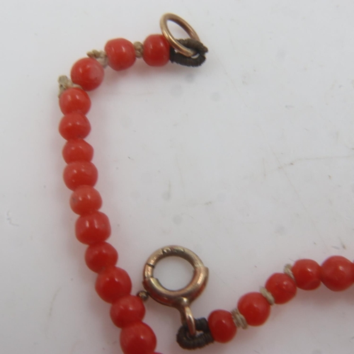 26 - Antique single strand coral necklace with 9ct rose gold clasp. UK P&P Group 0 (£6+VAT for the first ... 