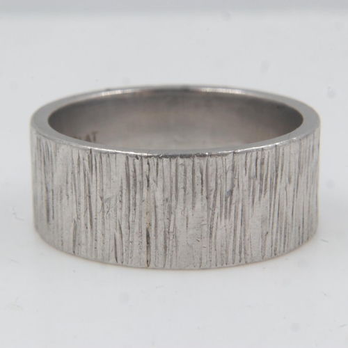 27 - Heavy gauge platinum band ring, bark design, size P/Q, 14.2g. UK P&P Group 0 (£6+VAT for the first l... 