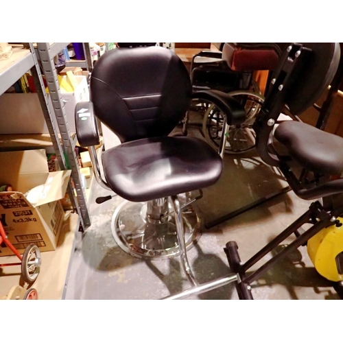 1672 - Modern leather effect and chrome barbers chair. Not available for in-house P&P