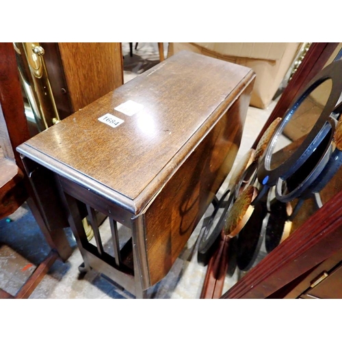 1684 - Small oak drop leaf side table, 82 x 54 x 55 cm H. Not available for in-house P&P