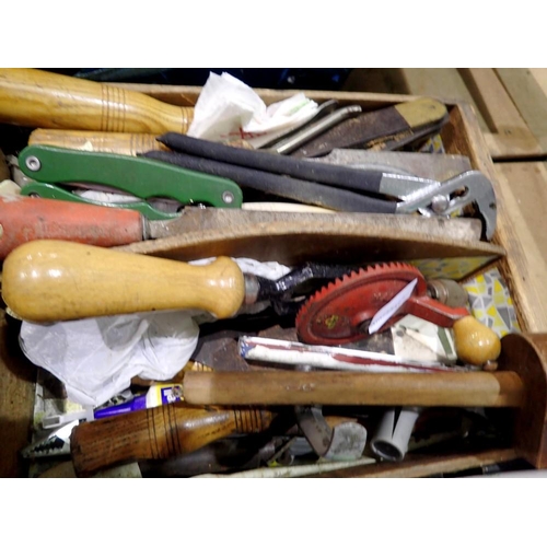 1886 - Wooden tool tray full of hand tools. Not available for in-house P&P