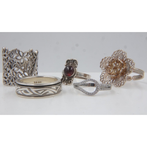 51 - Five 925 silver rings, including a spinner ring, mixed sizes. UK P&P Group 0 (£6+VAT for the first l... 