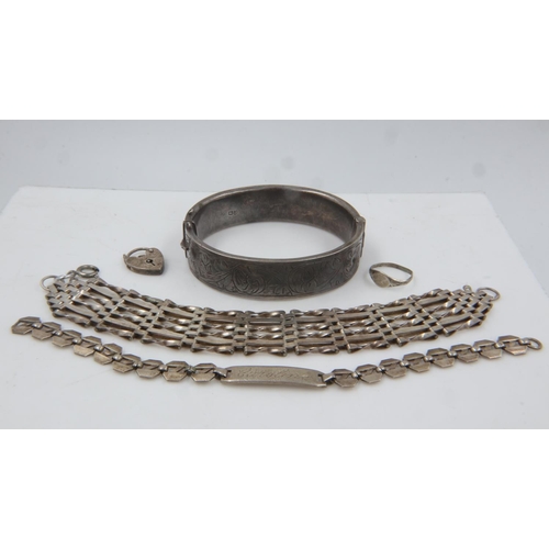 55 - Mixed silver and white metal jewellery, combined 59g. UK P&P Group 0 (£6+VAT for the first lot and £... 