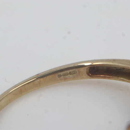 70 - 9ct gold stone set ring, size O, 3.0g. UK P&P Group 0 (£6+VAT for the first lot and £1+VAT for subse... 