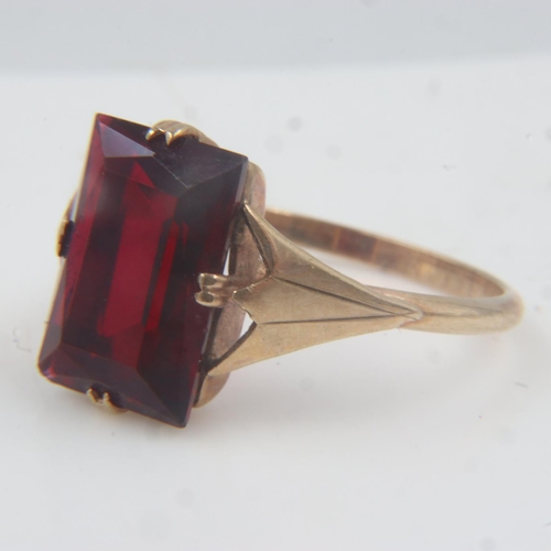 75 - 9ct gold garnet set ring, size O, 2.8g. UK P&P Group 0 (£6+VAT for the first lot and £1+VAT for subs... 