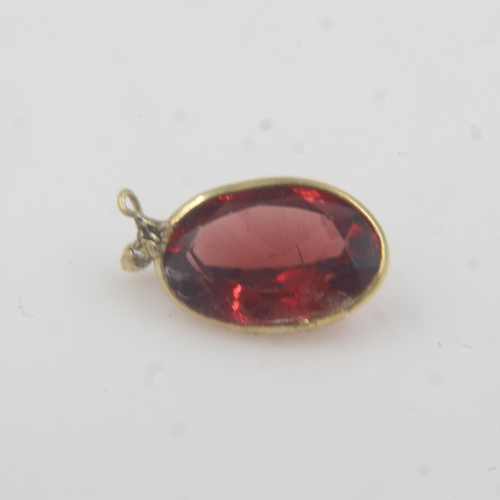 79 - Natural oval cut garnet 9ct gold bezel set charm pendant. UK P&P Group 0 (£6+VAT for the first lot a... 