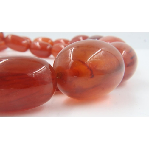 89 - Amber graduated bead necklace, L: 58 cm. UK P&P Group 1 (£16+VAT for the first lot and £2+VAT for su... 