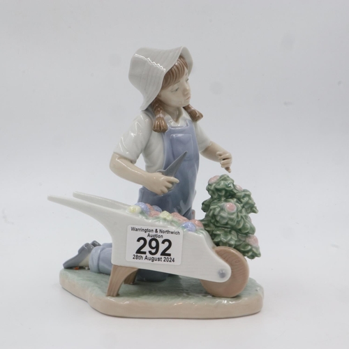 292 - Nao ceramic figure of a girl gardening, H: 20cm. UK P&P Group 2 (£20+VAT for the first lot and £4+VA... 