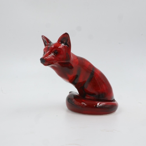 321 - Anita Harris sitting fox, signed in gold, no cracks or chips, H: 13 cm. UK P&P Group 1 (£16+VAT for ... 