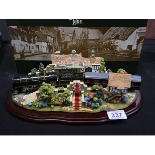 337 - Large boxed Lilliput Lane The Royal Train at Sandringham. UK P&P Group 3 (£30+VAT for the first lot ... 