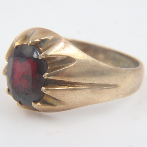 91A - 9ct gold garnet set solitaire ring, size R, 4.1g. UK P&P Group 0 (£6+VAT for the first lot and £1+VA... 