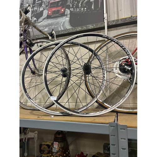 1001A - Pair of 25 inch Bontrega bike wheels. Not available for in-house P&P