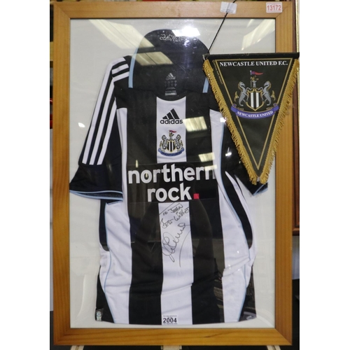 2004 - Newcastle United 2007-2009 signed Michael Owen shirt, 58 x 93 cm, with a Newcastle United football p... 