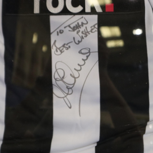 2004 - Newcastle United 2007-2009 signed Michael Owen shirt, 58 x 93 cm, with a Newcastle United football p... 