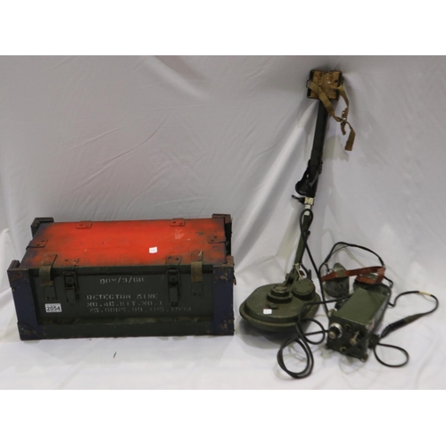 2054 - Cold War period British military mine detector No4, in fitted crate with user handbook and spare par... 