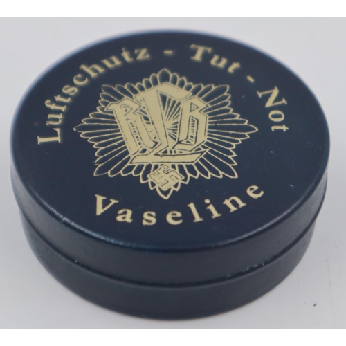 2072 - WWII RLB (Air Raid Police) Unopened tin of Vaseline used for burn victims. UK P&P Group 1 (£16+VAT f... 