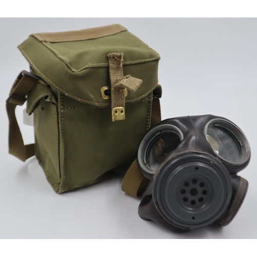 2092 - WWII British Airborne gas mask and case. Re-issued to Denmark post-war. No filter. UK P&P Group 2 (£... 