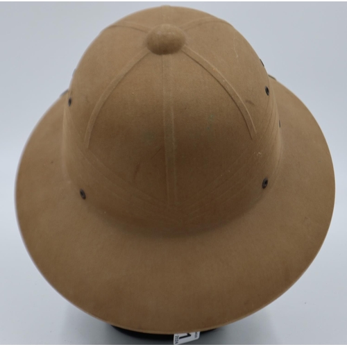 2111 - 1943/44 Dated USMC Hawley fibre Tropical helmet. UK P&P Group 2 (£20+VAT for the first lot and £4+VA... 