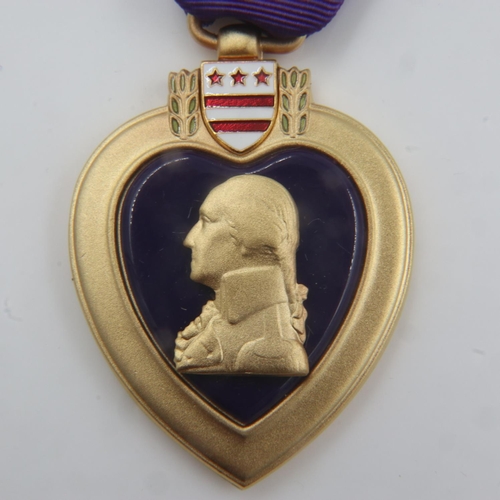 2198 - WWII US Purple Heart Medal in presentation box. UK P&P Group 2 (£20+VAT for the first lot and £4+VAT... 