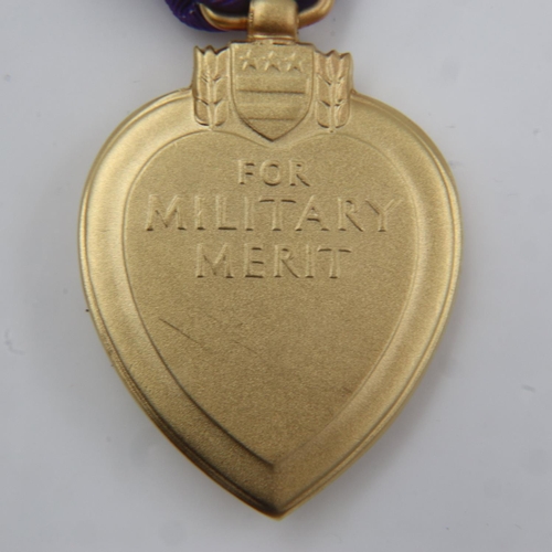 2198 - WWII US Purple Heart Medal in presentation box. UK P&P Group 2 (£20+VAT for the first lot and £4+VAT... 