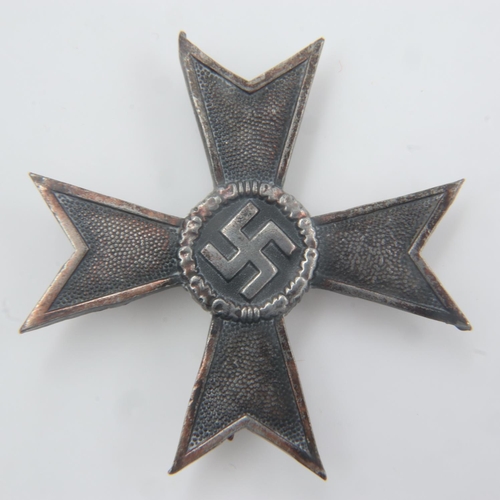 2202 - Third Reich War Merit Cross 1st Class without swords. Marked 2 to the pin. UK P&P Group 1 (£16+VAT f... 