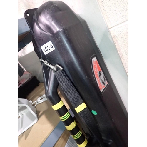 1024 - Pair of full size skis in Sportube hardcase. Not available for in-house P&P