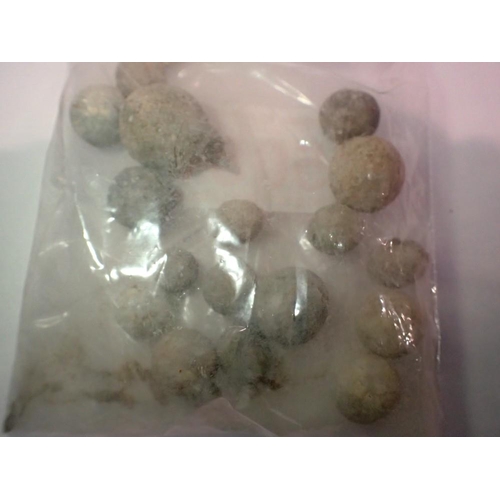 1065 - Collection of English civil war musket balls - Yorkshire detecting finds. UK P&P Group 1 (£16+VAT fo... 