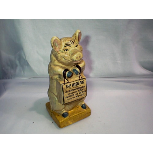 1073 - Cast iron The Wise Pig money box, H: 15 cm. UK P&P Group 1 (£16+VAT for the first lot and £2+VAT for... 