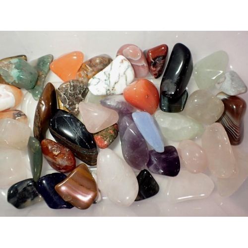 1075 - Box of polished gemstones and minerals. UK P&P Group 1 (£16+VAT for the first lot and £2+VAT for sub... 