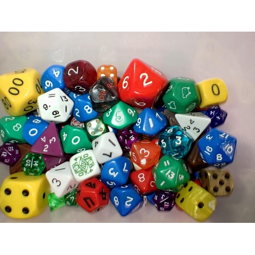 1077 - Collection of RPG / dungeons and dragons / Stranger Things dice. UK P&P Group 1 (£16+VAT for the fir... 